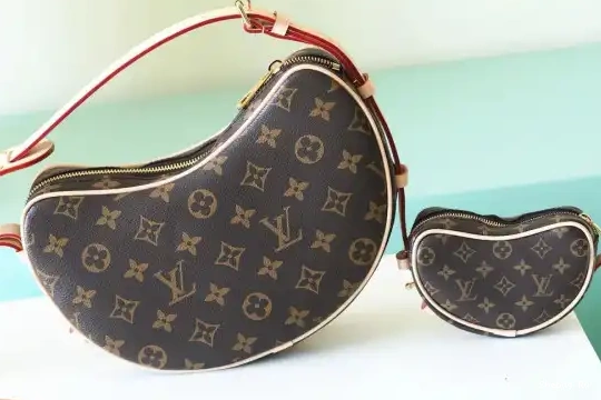 MM VUITTON LOUIS Croissant 0629